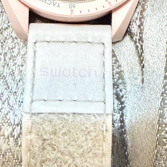 Authentic OMEGA X SWATCH Bioceramic MoonSwatch Mission to Venus SO33P100 - Picture 11 of 12
